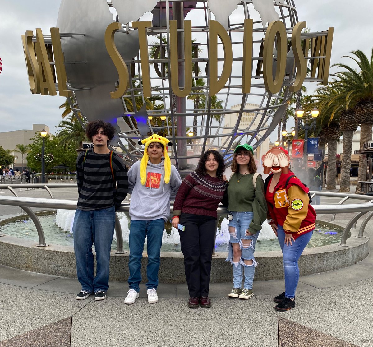 mxyoo_o's tweet photo. i’m so effing tired
#GradNite https://t.co/1XhmY8iqnU