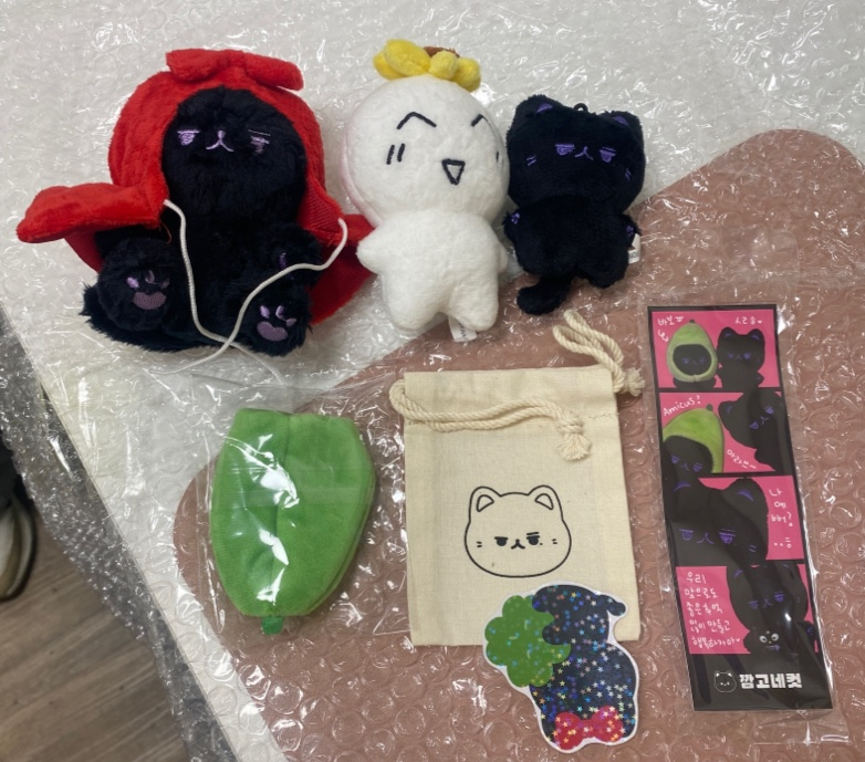 starwoosan0710's tweet image. Tubeat goes above and beyond by providing high-definition photos, so I can verify that the sellers have sent the correct items to me. These are a few examples of the photos they’ve taken for me!