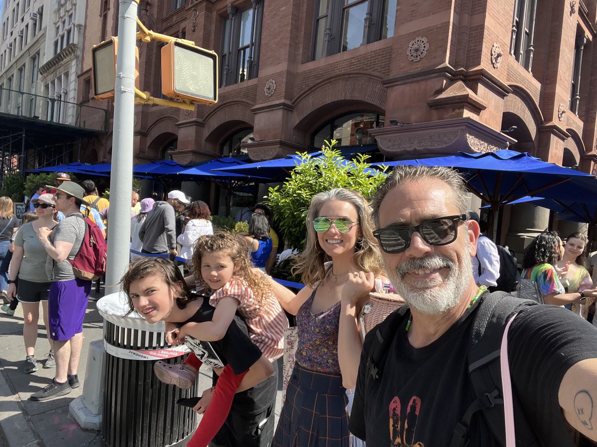 Jeffrey Dean Morgan tweet media