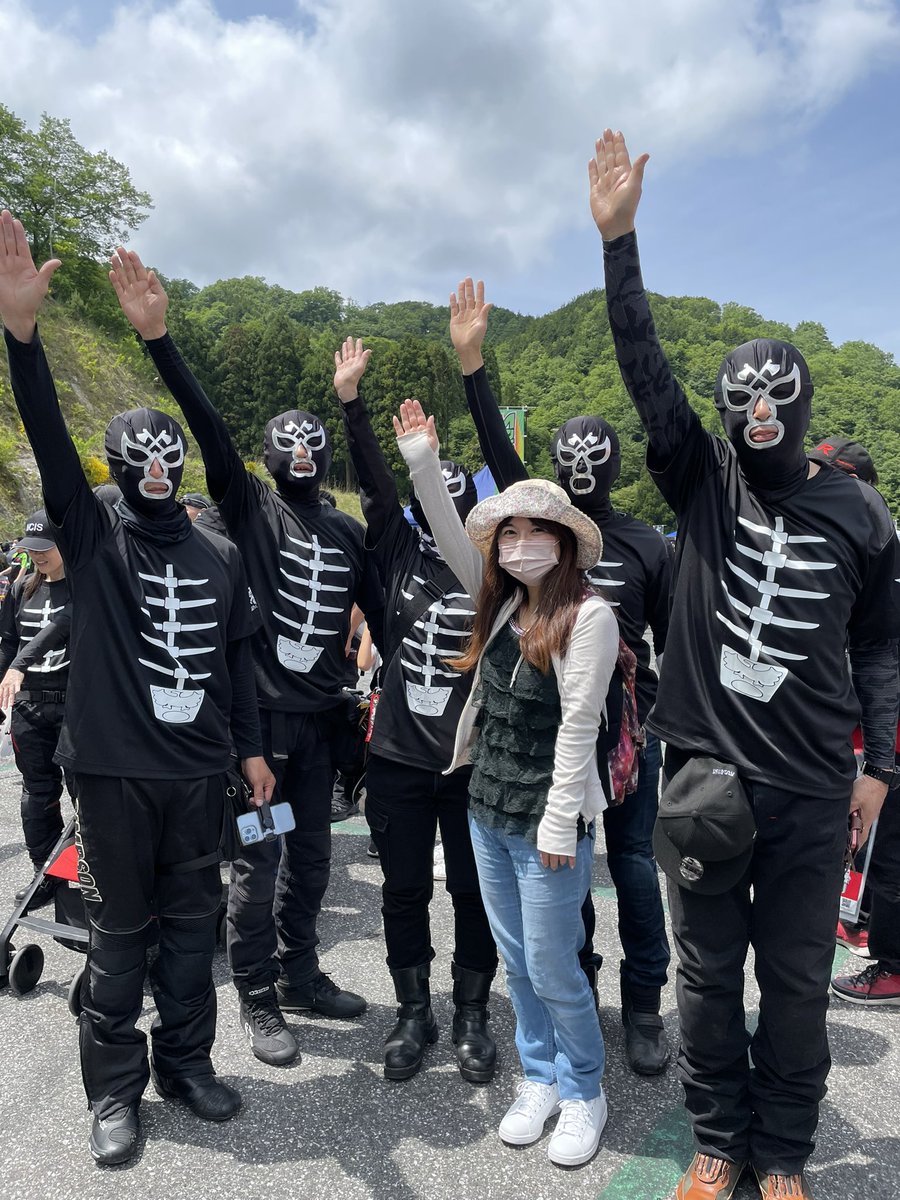 Alice_milkteas's tweet photo. ショッカーに囲まれた
↓
ショッカー一員となりました　笑笑

#2りんかん祭り https://t.co/4c3Us6fJTg