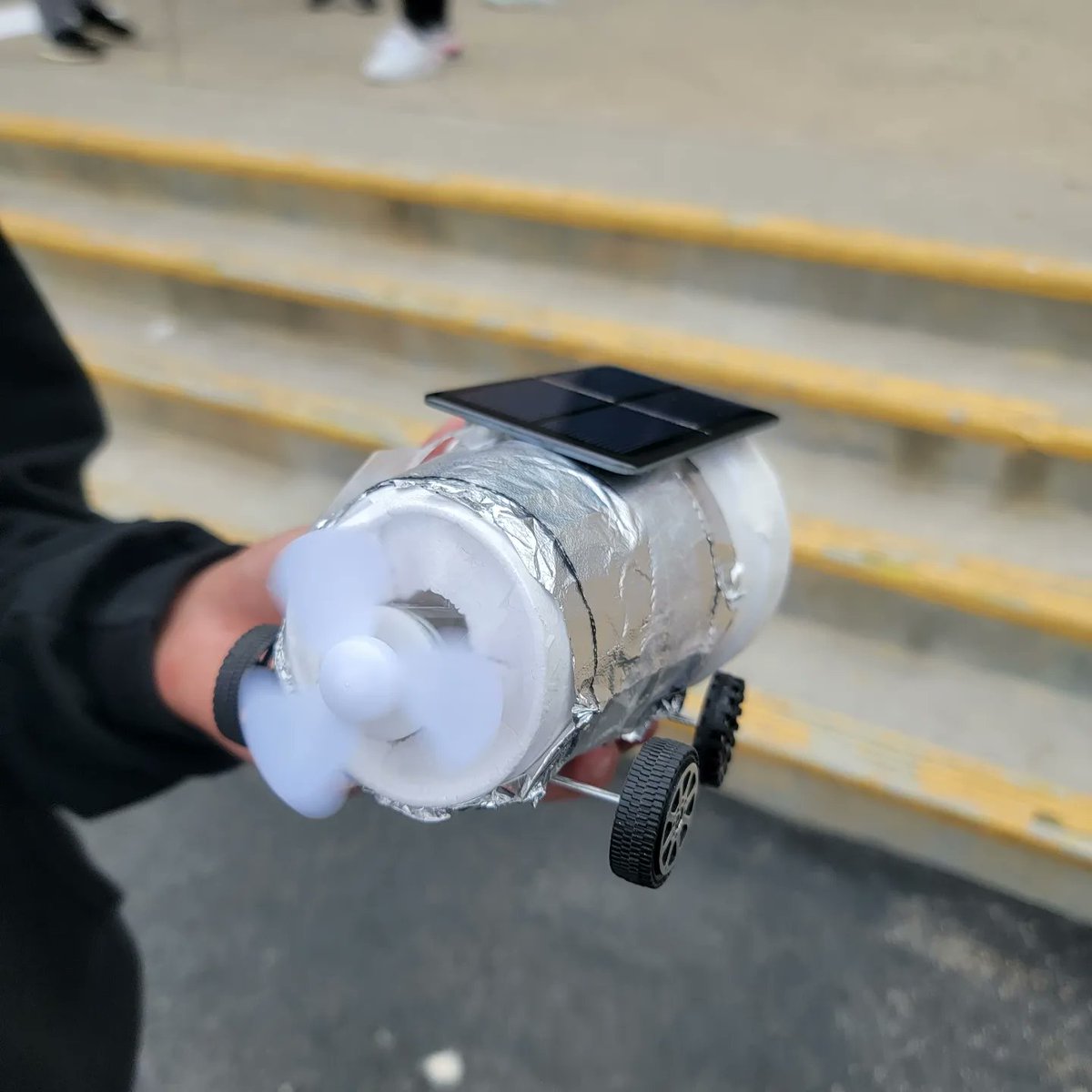 mrs_shaw3's tweet image. Using our #Homesciencetools and #recycled materials to build solar racers @FairmontSchools