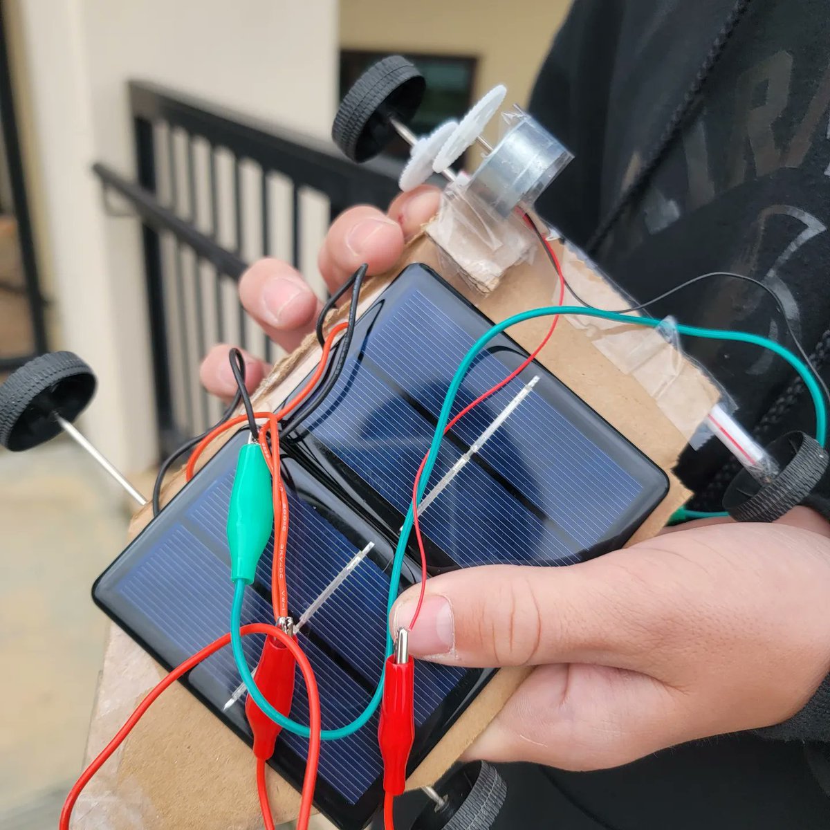 mrs_shaw3's tweet image. Using our #Homesciencetools and #recycled materials to build solar racers @FairmontSchools