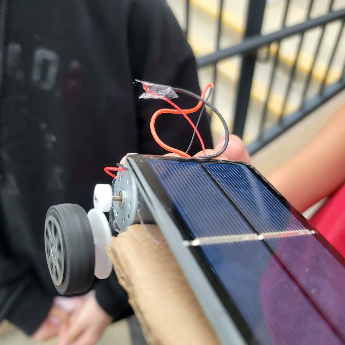 mrs_shaw3's tweet image. Using our #Homesciencetools and #recycled materials to build solar racers @FairmontSchools
