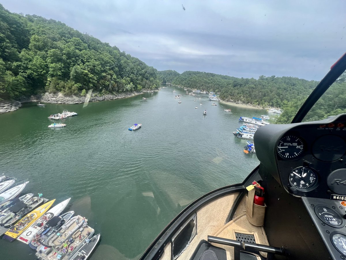 Lake Season is officially here! 

#LakeCumberlandHelicopterTours #LakeCumberland #FlyCumberland #HelicopterTours