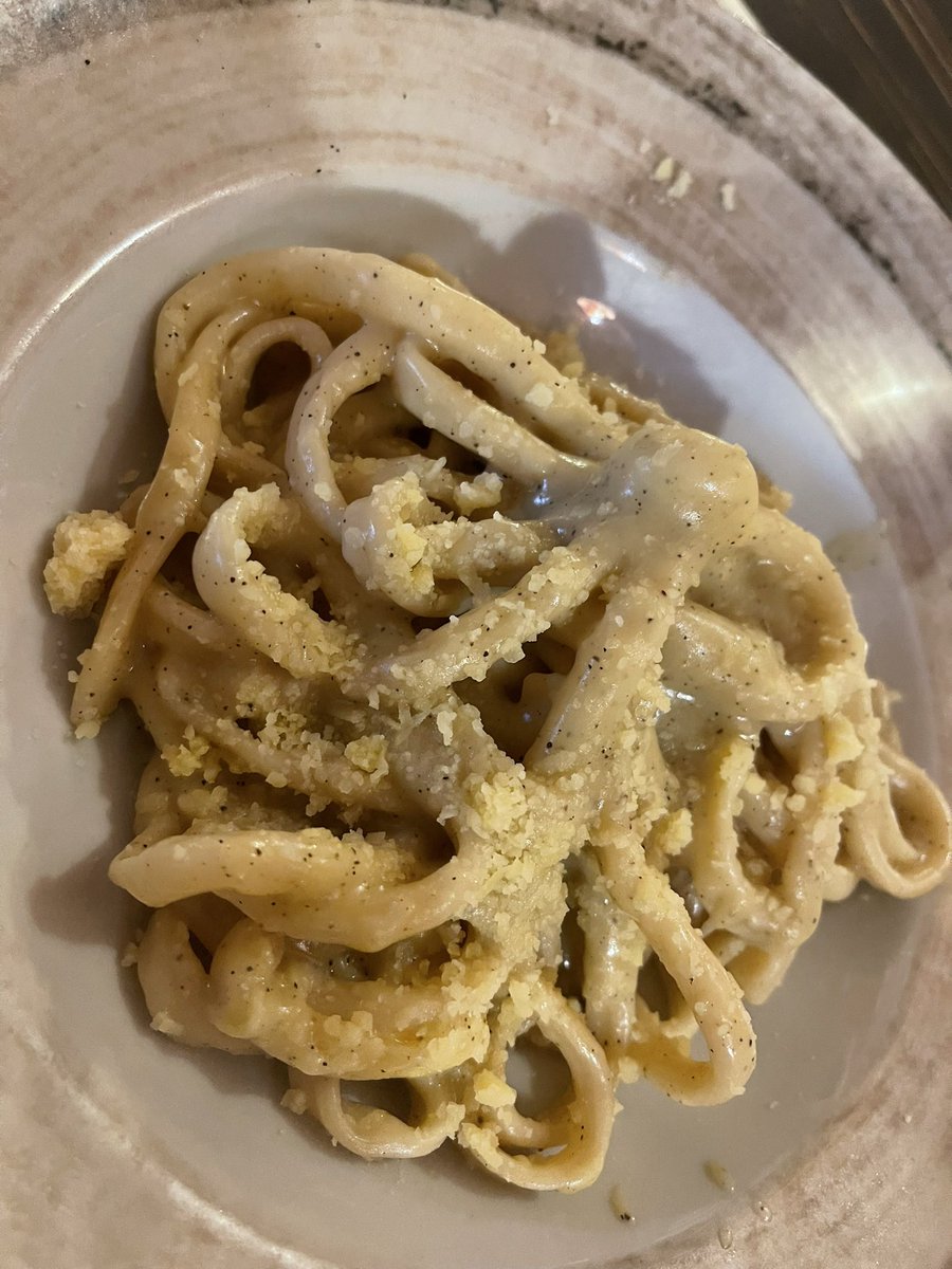 levotiroxlna's tweet photo. ho appena mangiato una cacio e pepe con pecorino vegano, sono troppo felice perché era troppo buona ✨ https://t.co/mDPqiCi3O4