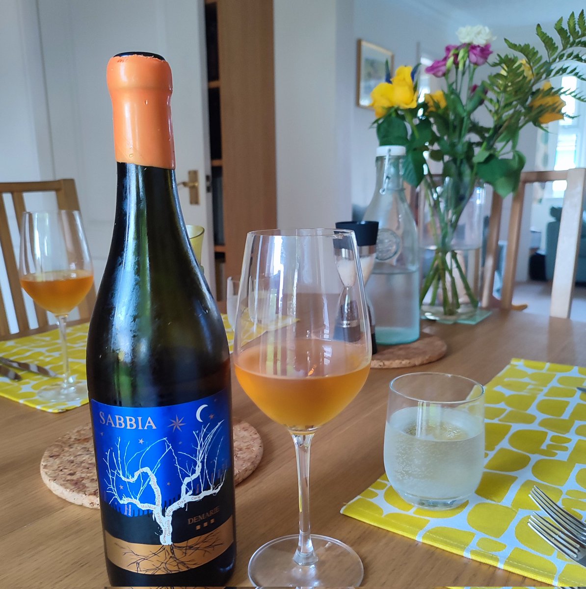 jimofayr's tweet photo. I have a love/hate relationship with what some folk call "orange wine" but my friends @DemarieWines make a wonderful "skins on" Roero Arneis that is just sublime. 
When the winemaker knows what they are doing the wine is just magic https://t.co/xcmDrSogFu