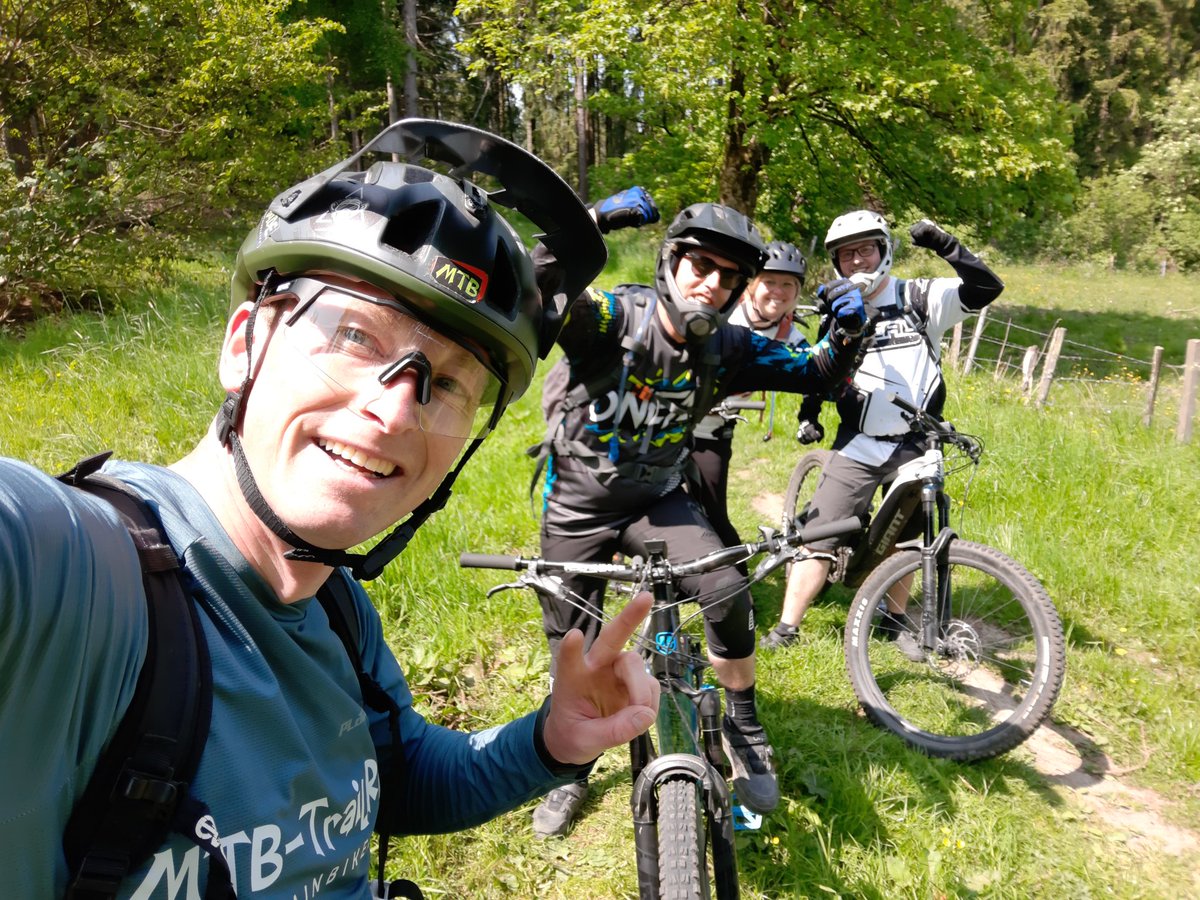 trailride_mtb's tweet photo. Schöner Privatkurs in Kassel ✌
Vielen Dank euch. Jetzt dranbleiben und üben 🚵‍♀️🚵‍♂️🤘 https://t.co/E0yb3SpvzQ