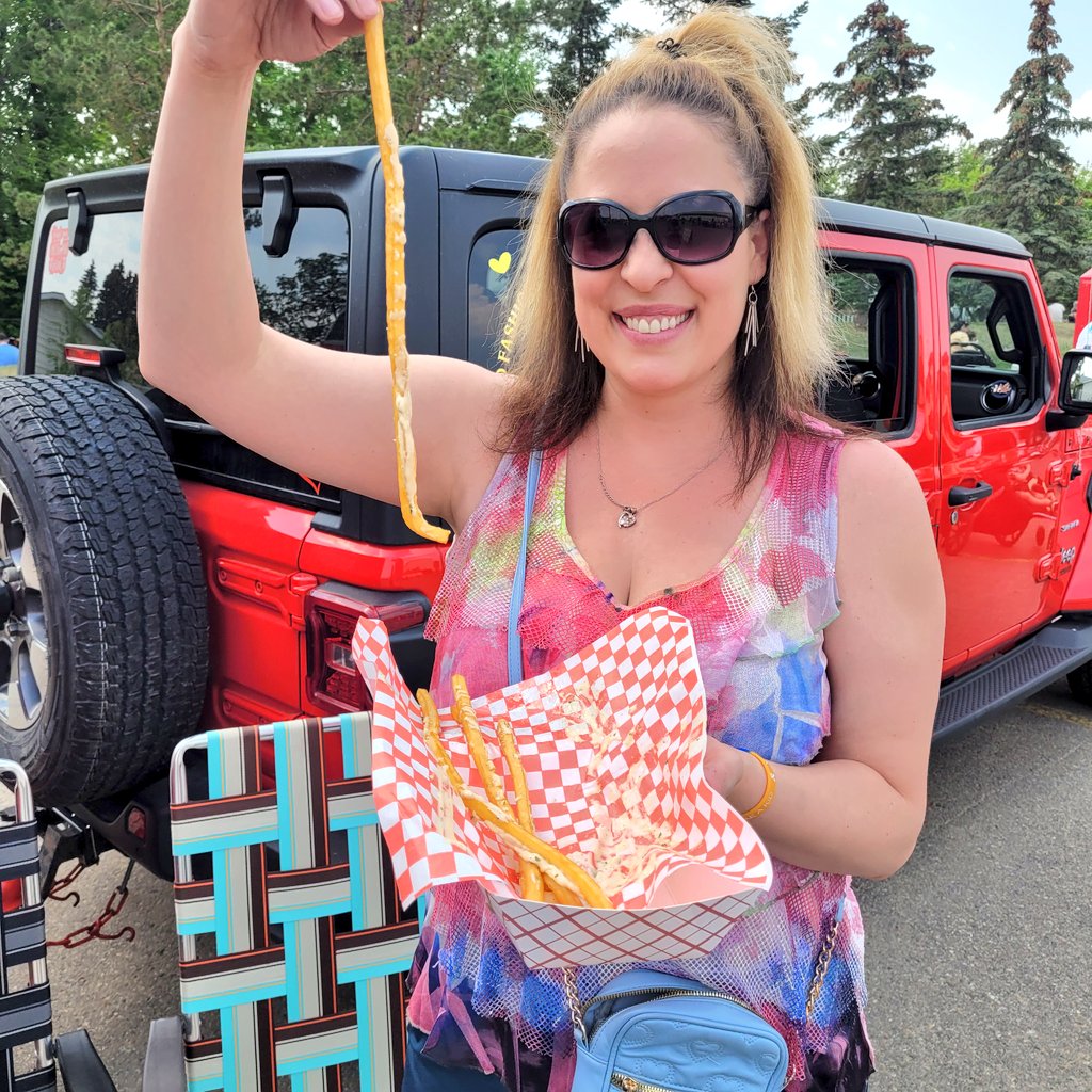 Look at this giant french fry!👀
#GoBigOrGoHome 🤣