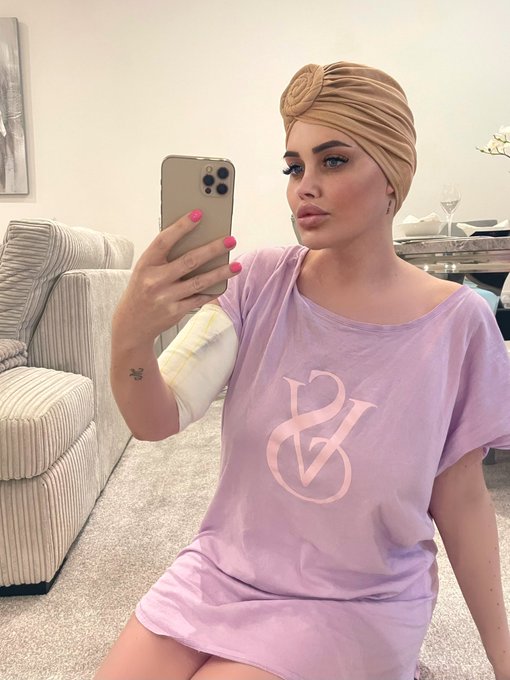 My hair will be gone in a few days. Tried my hair turban on today. My brows and lashes will last a bit<a href="/tag/pvc"class="tags"><span>#pvc</span></a><a href="/tag/latexmodels"class="tags"><span>#latexmodels</span></a><a href="/tag/bootsnleather"class="tags"><span>#bootsnleather</span></a><a href="/tag/bootsaddict"class="tags"><span>#bootsaddict</span></a>