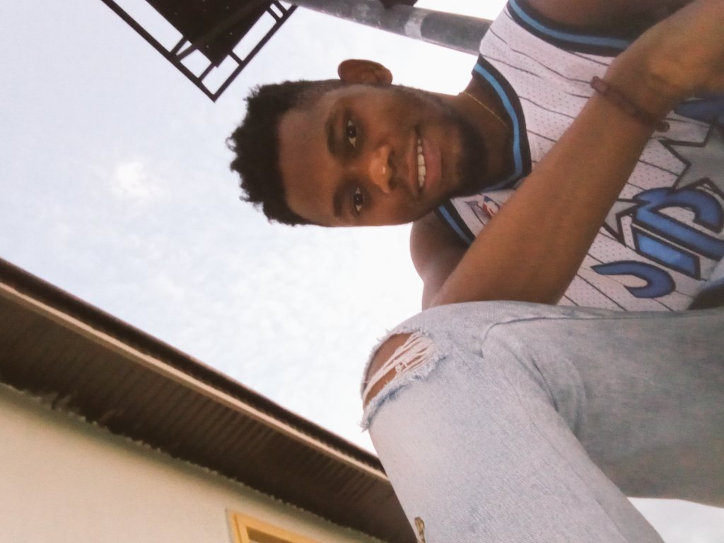 Vil_tha_saint's tweet photo. @erigganewmoney All because I manage smile today Dem say abi #BadPersin https://t.co/KcpXm2Kfgm