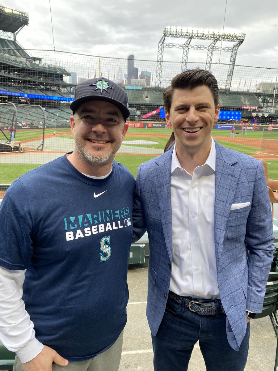 @heygoldy @alexmayer34 @ROOTSPORTS_NW When they have a “fan, co-announcer day” with you, I’ll be in line… 💪🎙️