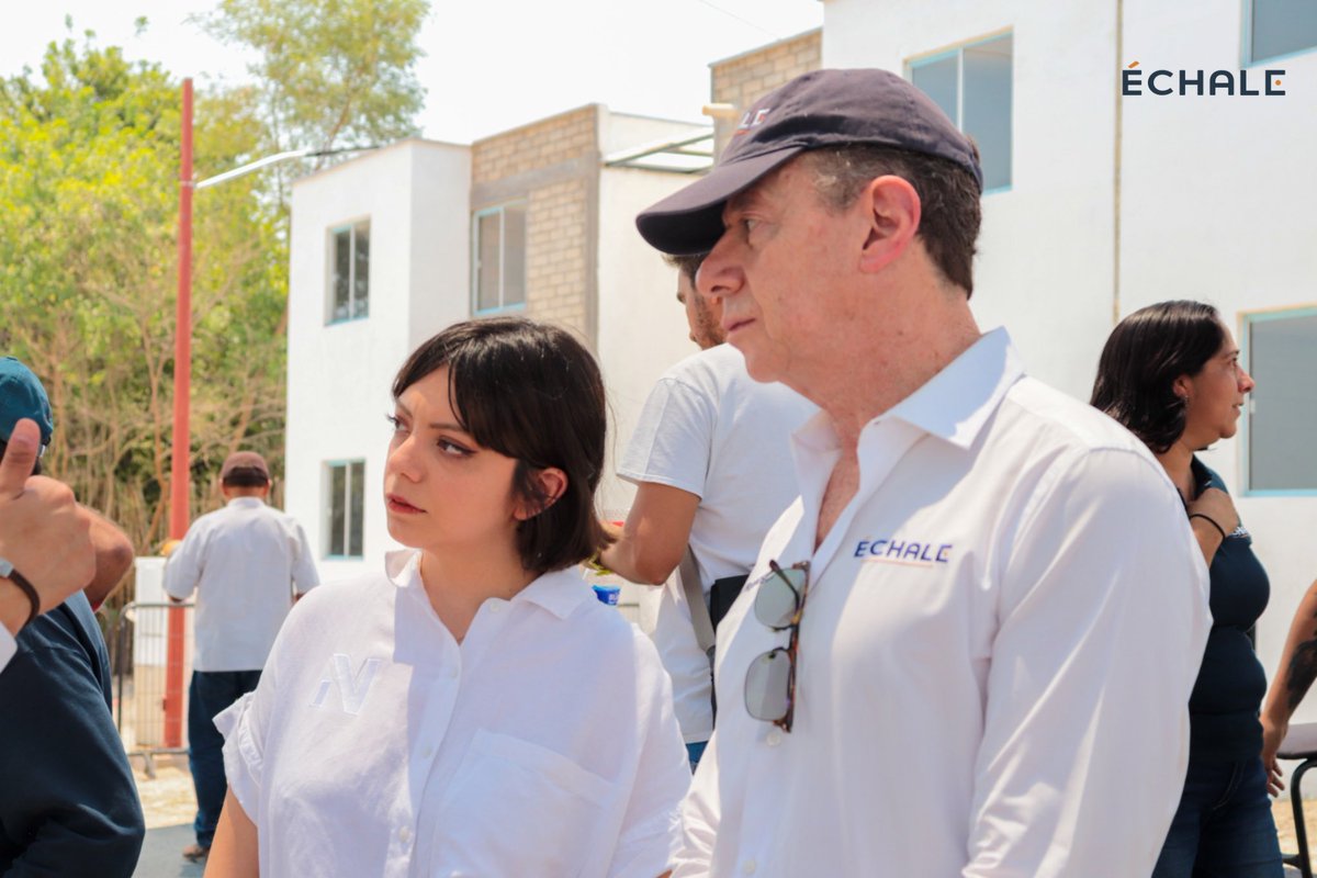 Hace un año comenzamos este proyecto, compartimos logro con cada una de las familias de Zacatepec, de la mano construimos un nuevo futuro, una nueva comunidad. 💪🏼☀️🎉👨‍👩‍👧‍👦
Seguimos construyendo para las familias con las familias. 🧡
#PasiónÉchale #vivienda #hogar #familia #zacatepec