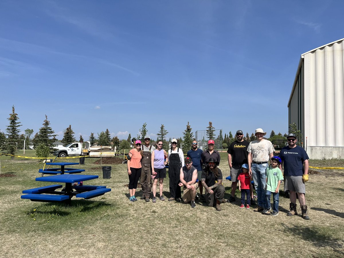 SASCBE's tweet image. Thank you @bluegrassnursery and Todd James for donating new trees to Scenic Acres School. Rita H (parent council) and our parent planting crew!