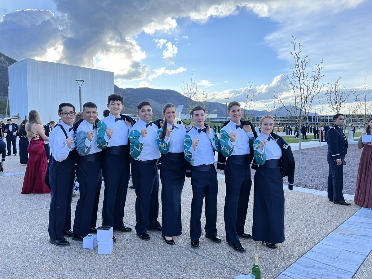 AF_Fencing's tweet photo. Elegance meets celebration at the AF Ring Dance! π«β¨π
#AFRingDance #classy #falcons https://t.co/8liGeVb9wY