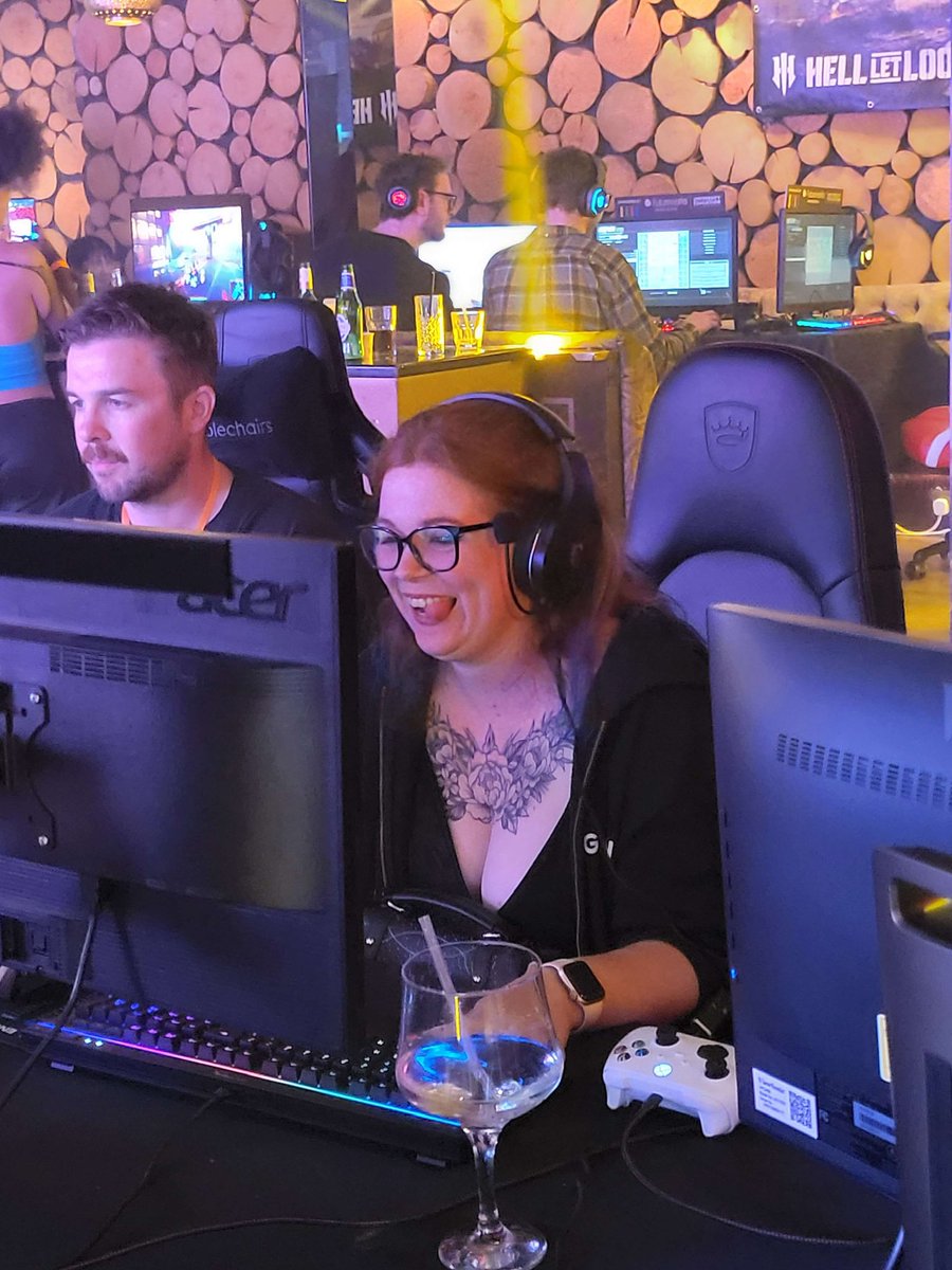 @FormatGG you were incredible! So nice to be able to relax, have a drink and hang out with so many amazing creators/people/game devs! Thank you to <a href="/SimranWhitham/">Simran Whitham</a> and the team for having me, it was an absolute pleasure❤️ 

@BLAMWR + <a href="/Rosslight2/">Ross light</a> as well, Twitter only lets me tag 10