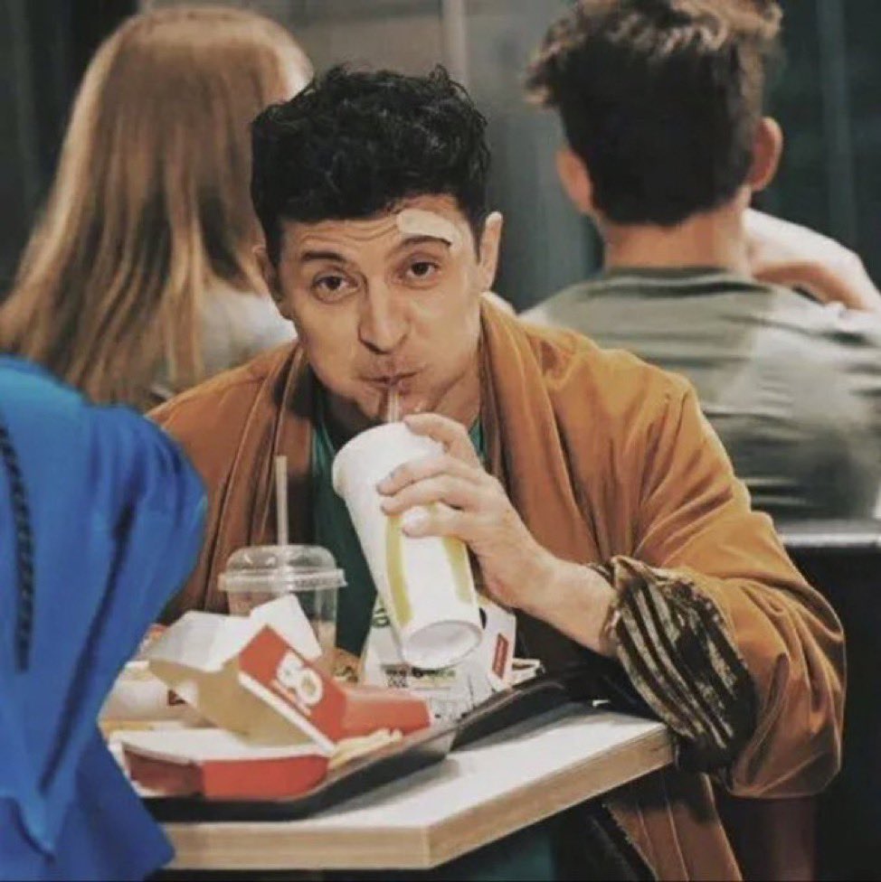 pan_nikhto's tweet photo. McDonalds in Kyiv, Ukraine last night. https://t.co/rnITBGBOjw