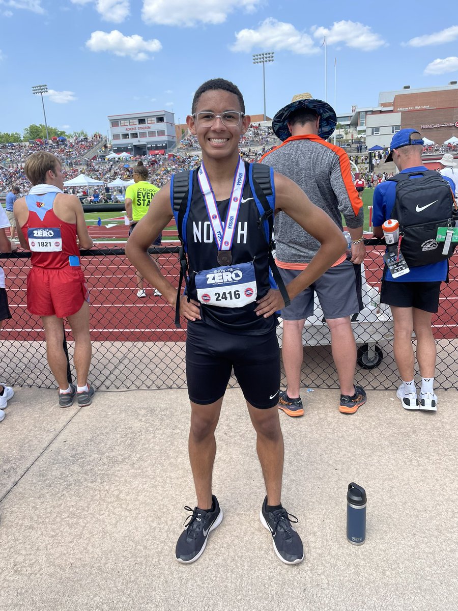 LSNTrackField's tweet image. In Missouri Class 5 T&amp;amp;F, Devan Mathis places 7th in the 300 Meter Hurdles!