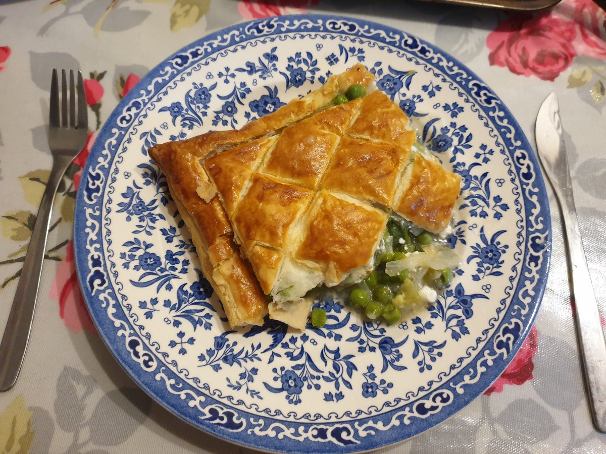 Pea, potato and puff pastry pie #ChemistsWhoCook