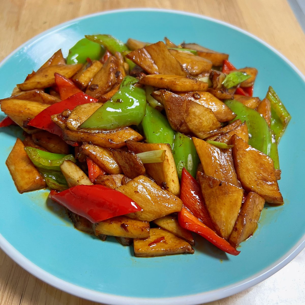 Stir-Fried King Oyster Mushrooms
mychinesehomekitchen.com/2023/04/08/sti…
#mushrooms #kingOysterMushrooms #stirfry #vegeterian #eatHealthy #ChineseFood #ChineseCuisine #mychinesehomekitchen #homecooking