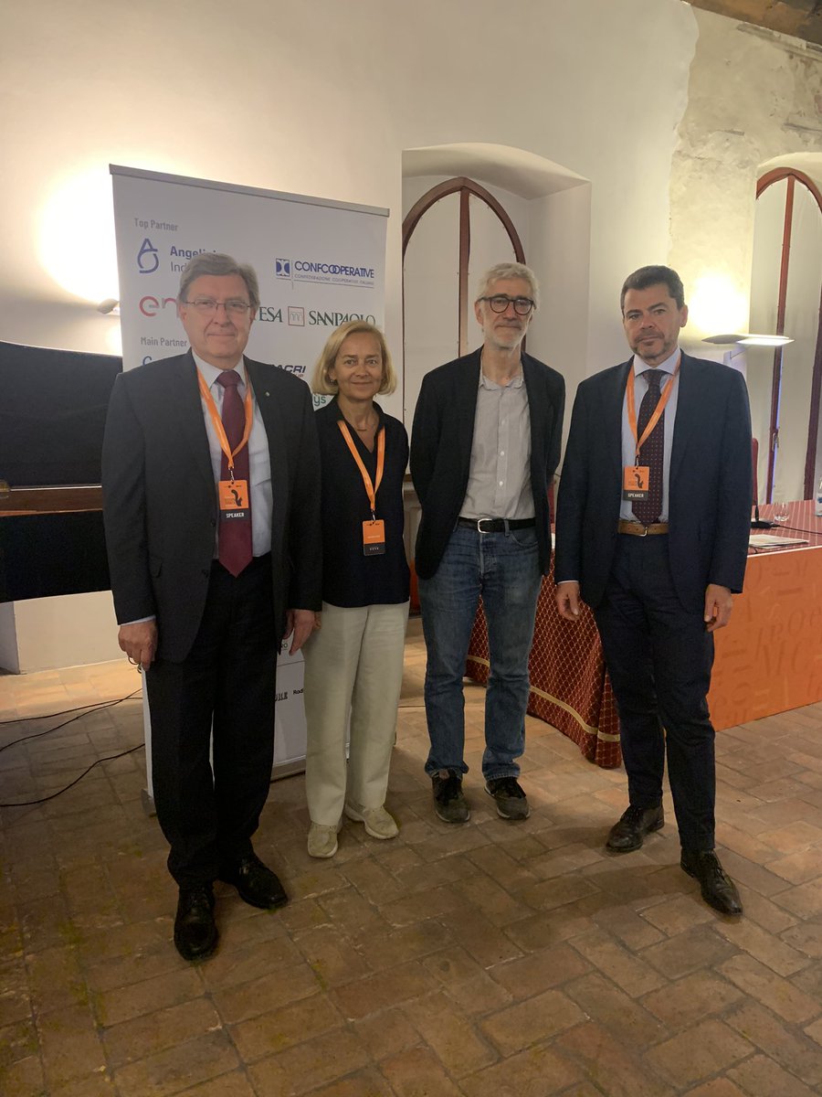 Second panel today  @economicsfest in Trento. With dean @donatellasciuto, Minister Giovannini @asvis and @lucadebiase we explored the future of the future: preparing it based on #strategicforesight and #evidenceinformed #policymaking @EU_MarioNava @aleflora @Nathaliedberger