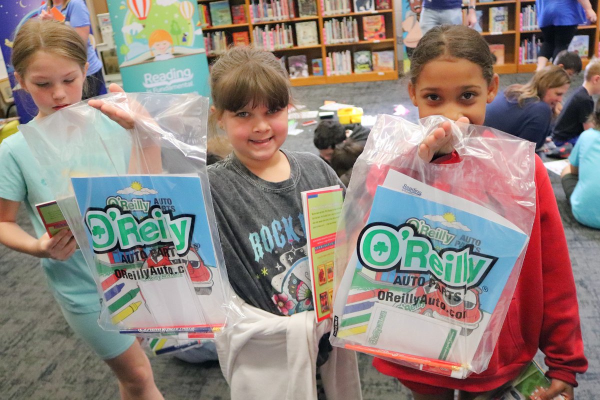 officialSPS's tweet image. .@RIFWEB and the @oreillyauto Foundation donate 600 books to @WellerPanthers 📚

MORE: ow.ly/zeMJ50Ox8H9

#supportSPS
