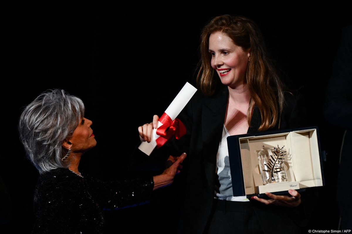 ✨Justine TRIET, lauréate de la Palme d'or #Cannes2023 pour ANATOMIE D'UNE CHUTE ! Félicitations à toute l'équipe du film !   
- 
 ✨Justine TRIET has been awarded the #Cannes2023 Palme d'or for ANATOMIE D'UNE CHUTE! Congratulations to the whole film crew!