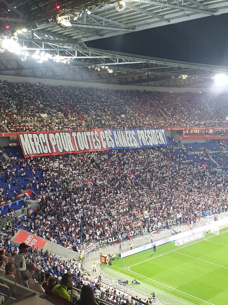 Johan_Paravy's tweet photo. 📸 
#Hommage #OL #Aulas #OLSR #TeamOL https://t.co/oklNRQGjlg