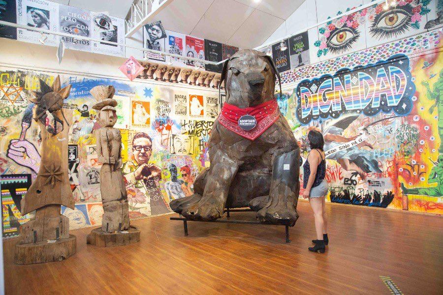 MjGaticaB's tweet photo. El #MuseoDelEstallidoSocial es un insulto a las #pymes destruidas y el perro #matapacos es una ofensa brutal a las familias de #carabineros asesinados. El gobierno promueve el odio y el desorden.  Pdte Boric, madure, Chile necesita ser gobernado. https://t.co/hmpkKEZ98L