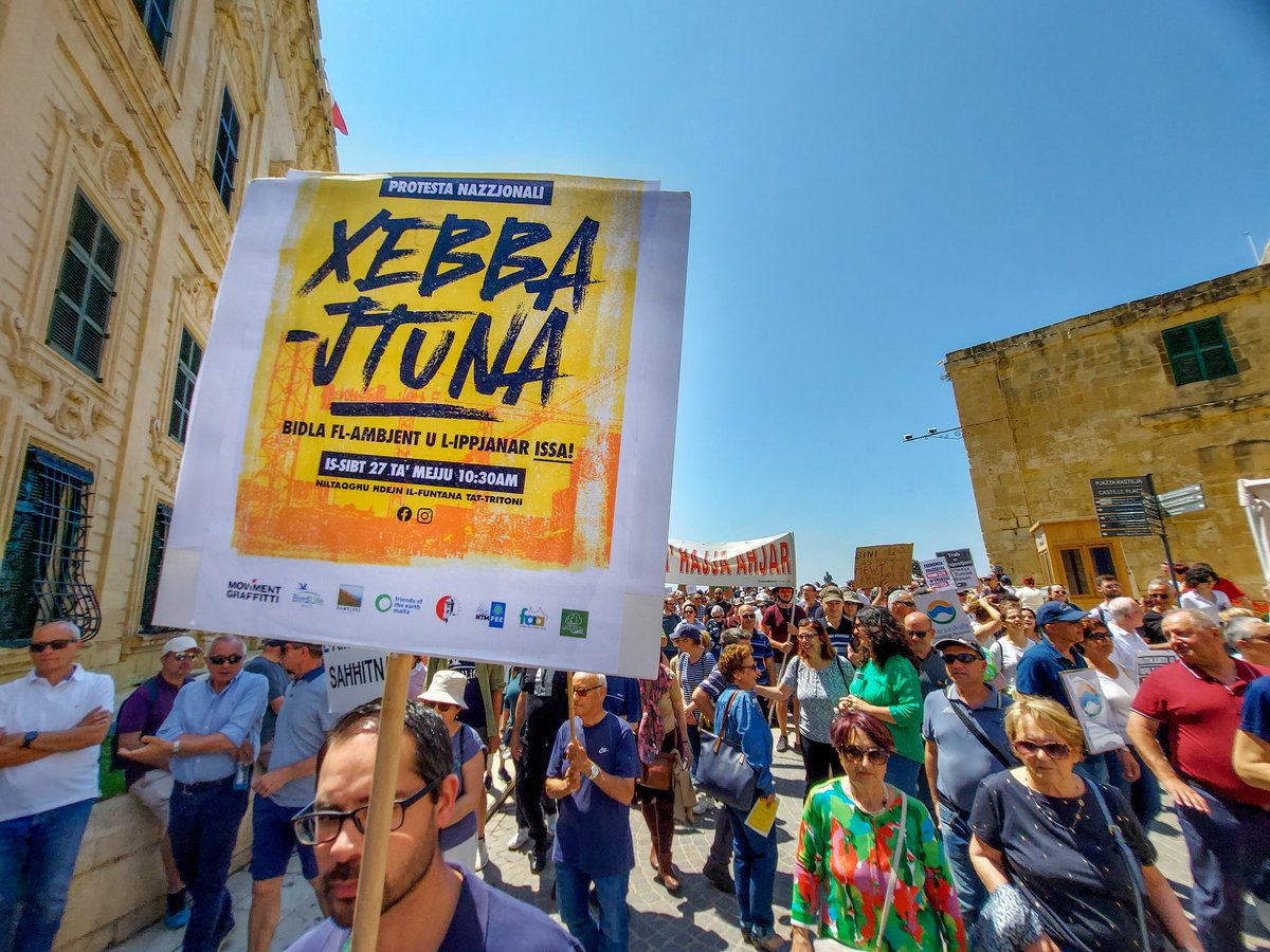 inizjamed's tweet photo. #Xebbajtuna! Il-kitba mimlija tkissir u karattri mħassba bl-iżvilupp żejjed, imma l-qarrejja qed ifittxu kitbiet li fihom aktar arja u siġar. Il-kitba hi rifless tas-soċjetà. Daqstant ieħor l-għajta ta' rabja tal-lum, ta' kuljum. Issieħeb: https://t.co/on8arebEpy
@MovGraffitti https://t.co/D6VeDphuAm