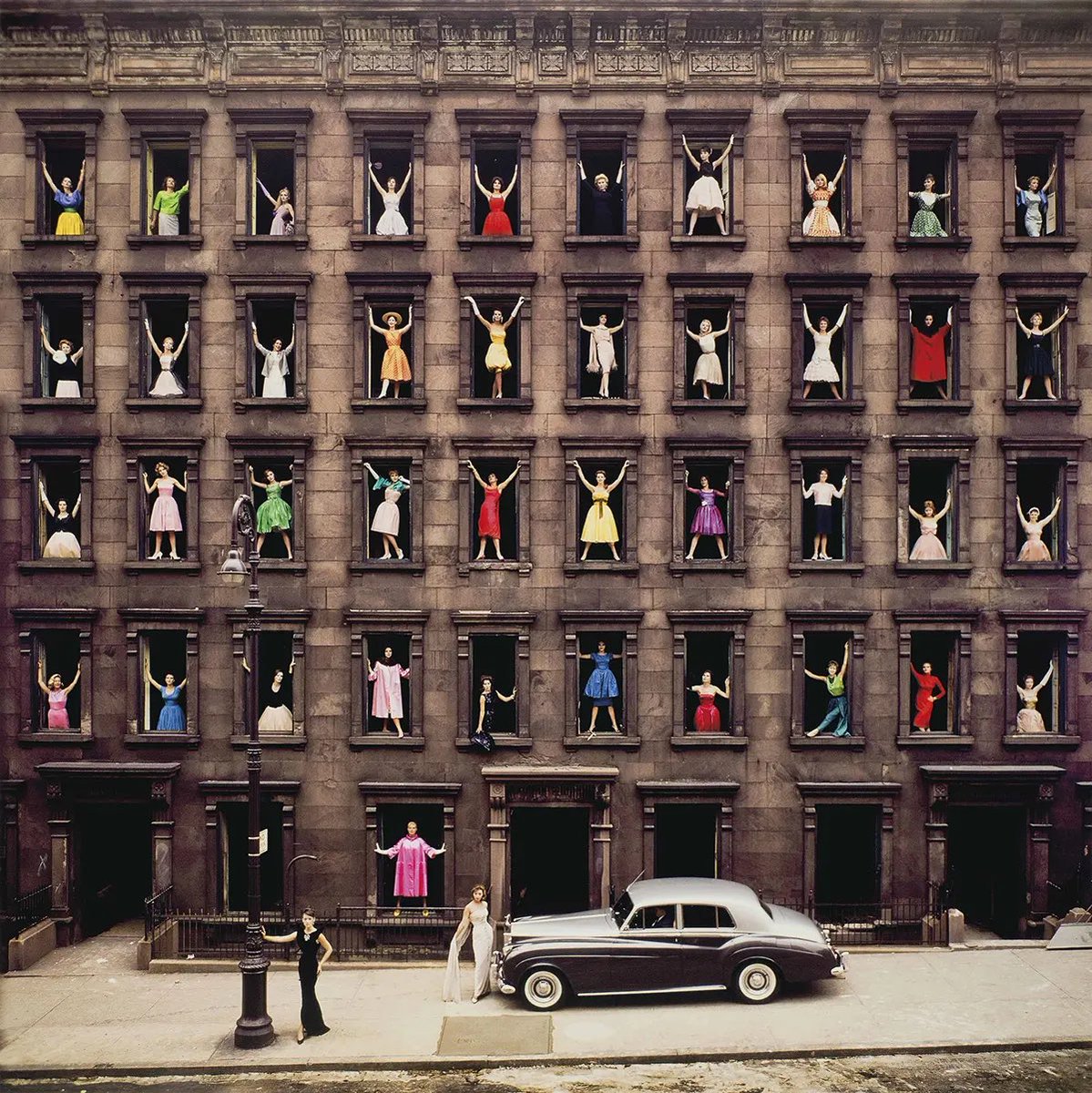 In 1960, renowned photojournalist Ormond Gigli brought together a group of 43 women, each clad in chic, vibrant attire, and strategically placed them in the 41 windows of a traditional New York City brownstone. In the years to follow, this resulting image would gain recognition…