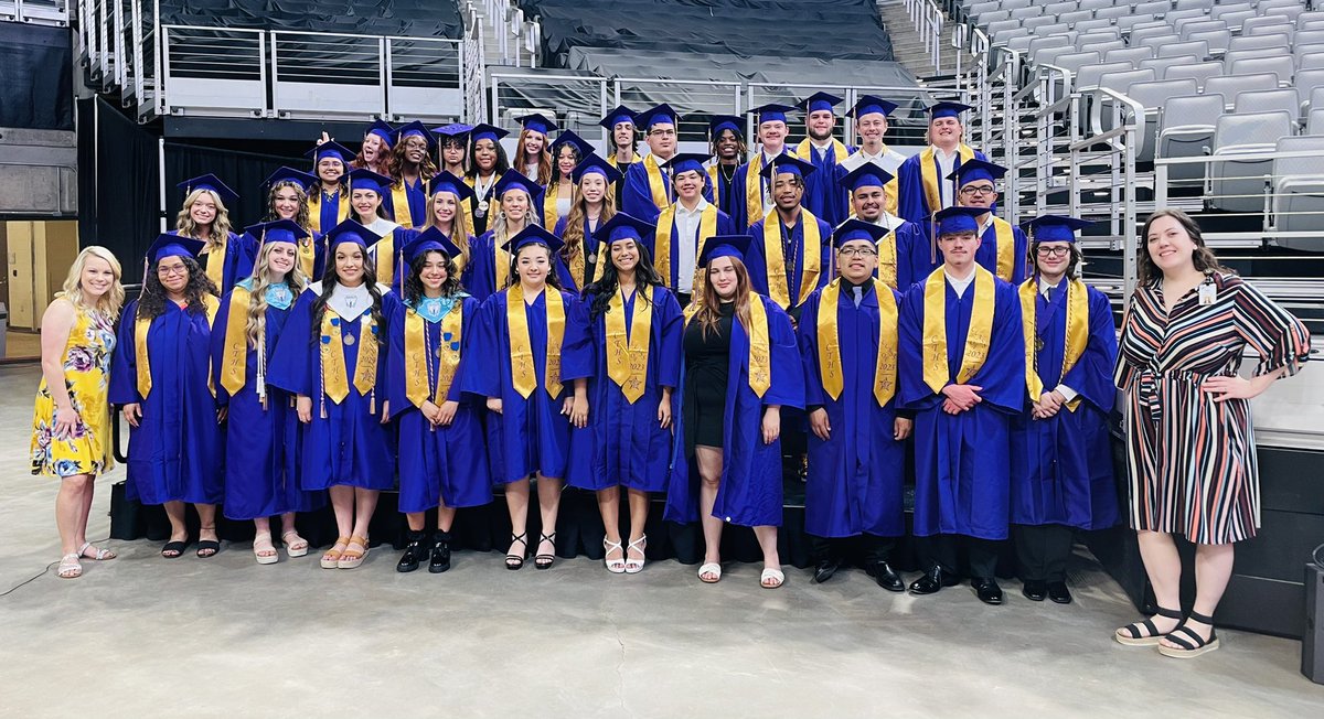 We will love you forever class of 2023. Happy grad day!!
#RangersRide #LivePurpleSingGold