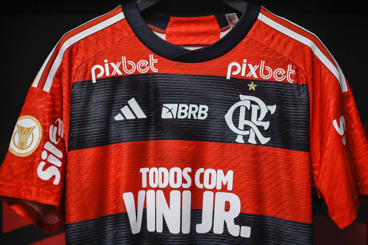 Flamengo usará camisa escrito: Todos com Vini Jr. em jogo contra o  Cruzeiro - Jogo24