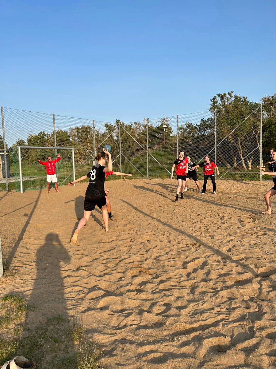 Riktigt härlig avslutning med LVHK FA nere på Sjöbobadet. Stort tack för perfekt fixat. 

Kommer sakna alla i FA, har varit en fröjd att få utvecklats med er alla.

Stort tack allihopa!

3 2 1 Lödde! ❤️🖤🙏🏼

Fotocredd till Sara Kjaersgaard och Morten Husby.
