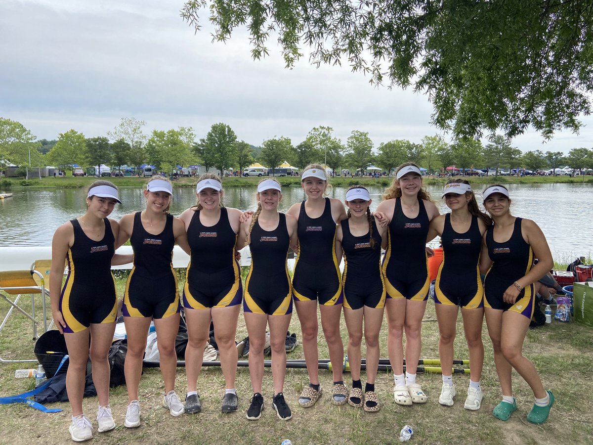 Freshman 8+ take the Silver Medal, second fastest freshman 8+ in the country! First time SJA makes the F8+ Grand Final at SRAA Nationals! #rowjags #jaguarrumble
