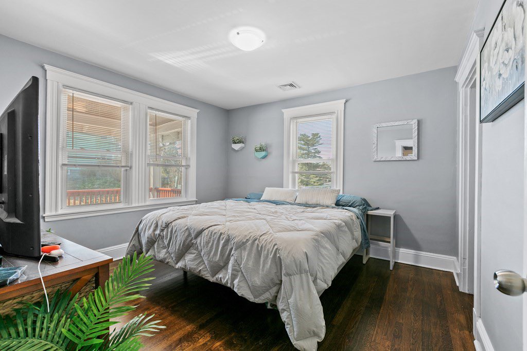 OPEN HOUSE ALERT🚨 

588 Beech St, Unit 2, Roslindale, MA, 02131
Top floor condo
2 🛏️ 
1 🛁 
1,170 sq ft
Asking: $599,000

Open House🎈 May 28-12 to 2 PM 

#condoforsale #roslindale #boston #openhouse #bostonrealestate #massrealestate #bostonrealtor #sellyourhome #listyourhome