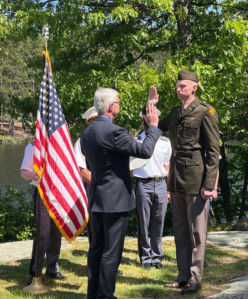 KevinKuwik's tweet photo. Congratulations to Chris and Ben. That’s what West Point is all about. I loved their heartfelt appreciation for their families, friends, and teammates for their support along the way. Thanks to COL Hill for a great job with the ceremony and all his support for our program.

#TTD https://t.co/J3Xs4Oh7Tg