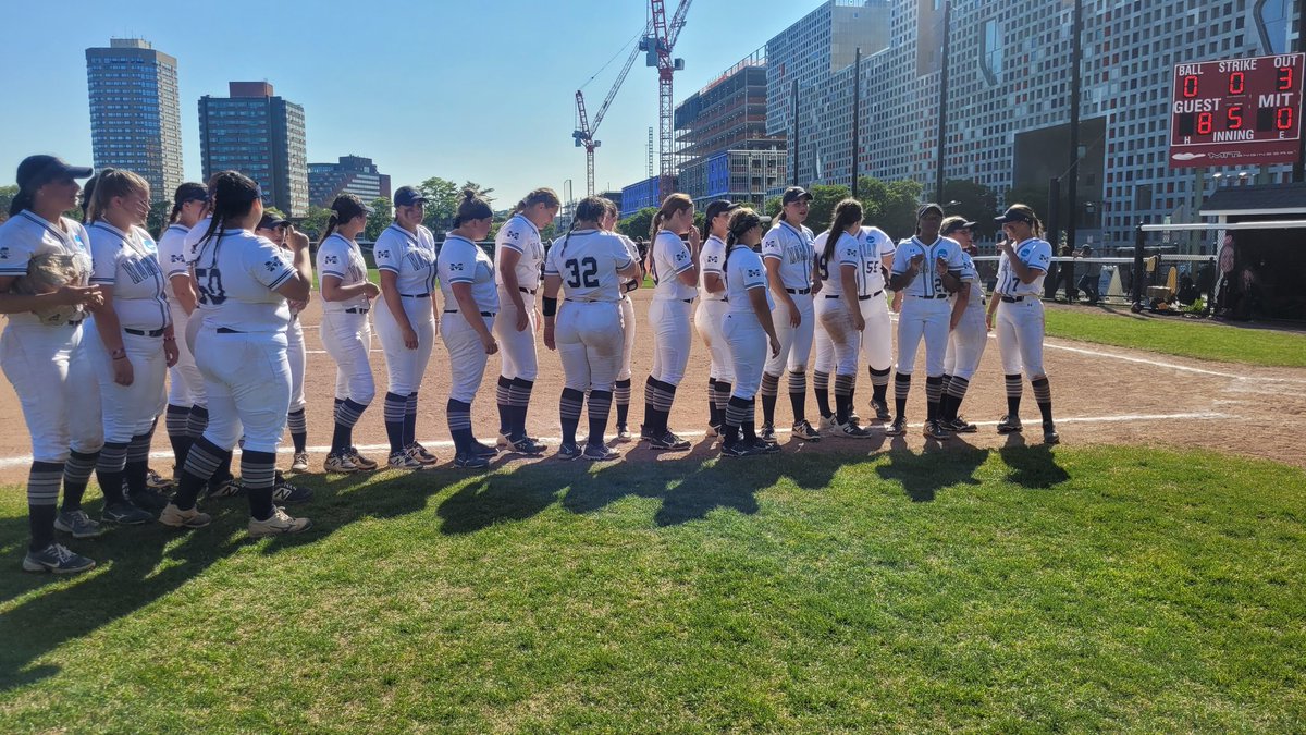ON TO TEXAS!!
Hounds top No. 16 MIT 8-0 in 5 innings to win the 2023 NCAA DIII Super Regional title #HoundEm <a href="/moraviansb/">Moravian University Softball</a>