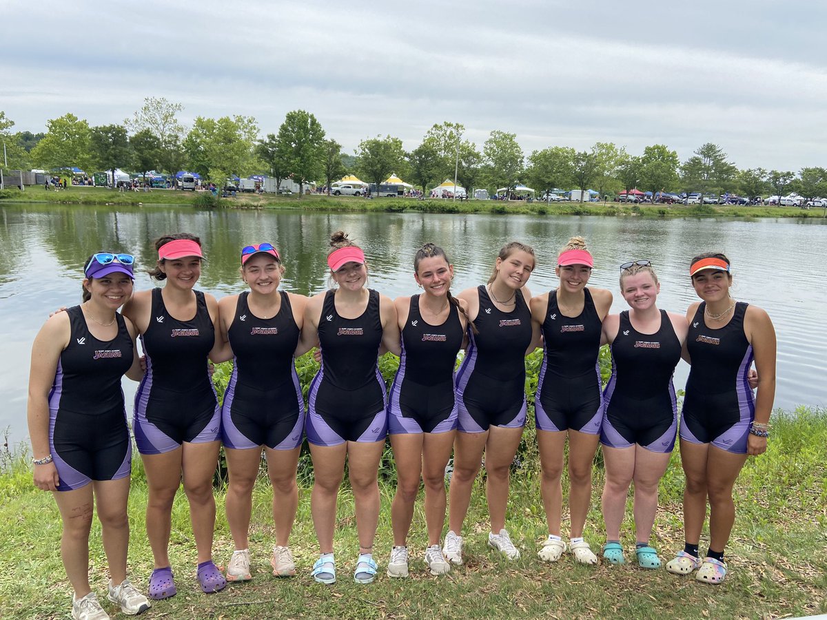 Junior 8+ takes the Bronze Medal, third fastest Junior 8+ in the country! Second medal for SJA in the J8+ event (2016) in school history. #rowjags #jaguarrumble