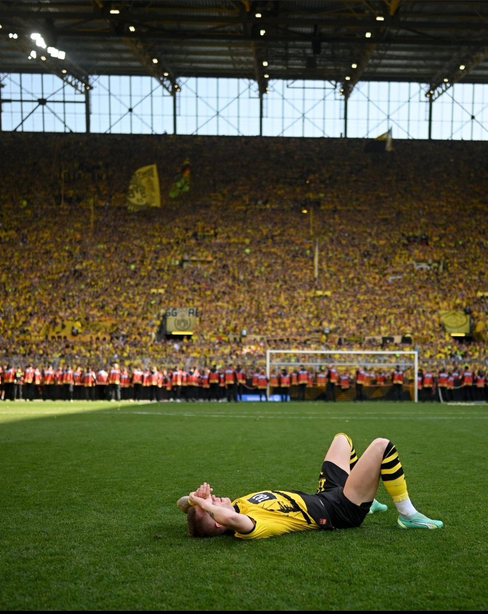GiantReus's tweet photo. Einmal Borusse
Immer Borusse💛🖤 https://t.co/DFQFhbFxnQ