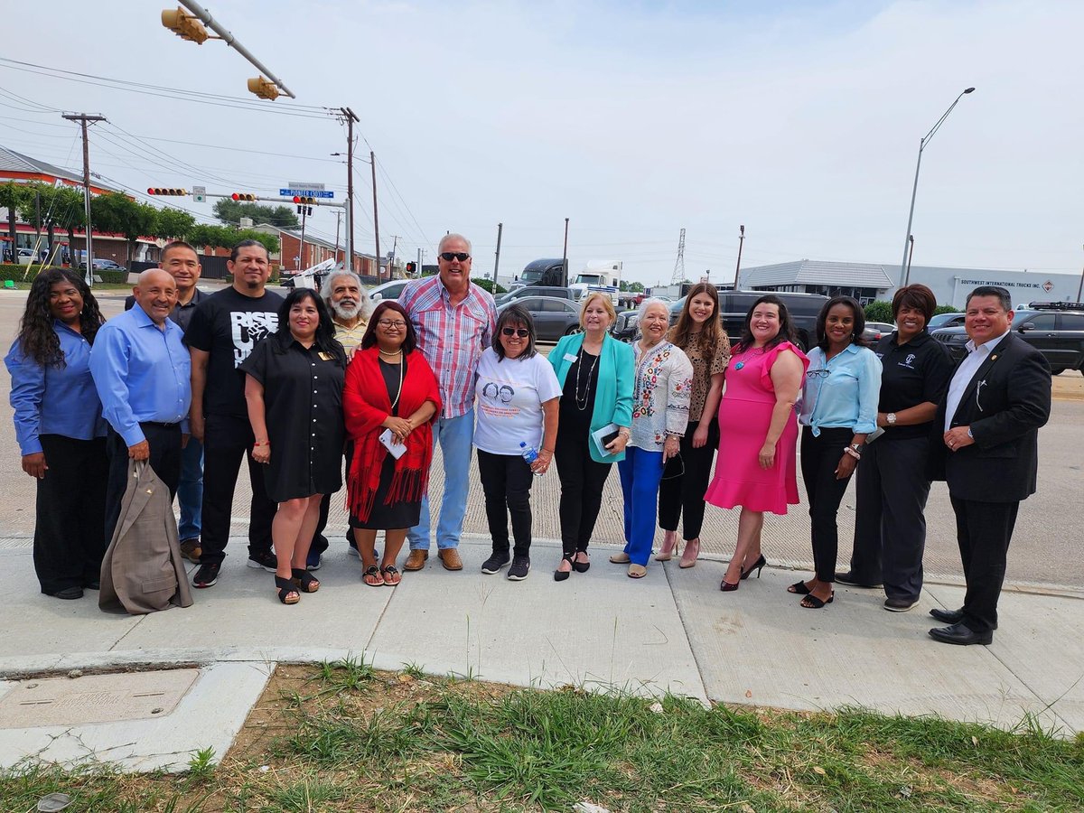 AzuaAzua8's tweet photo. Claudia Azua,Texas State LULAC,Deputy State Director for Women.Sal Carrillo,LULAC District 21,District Director. Jo Anna Cardoza,Deputy District Director for Young Adults.Jim Ross,City of Arlington Mayor.I am not familiar with other individuals n the photo. #LULAC #DoloresHuerta https://t.co/NNp3f99CON