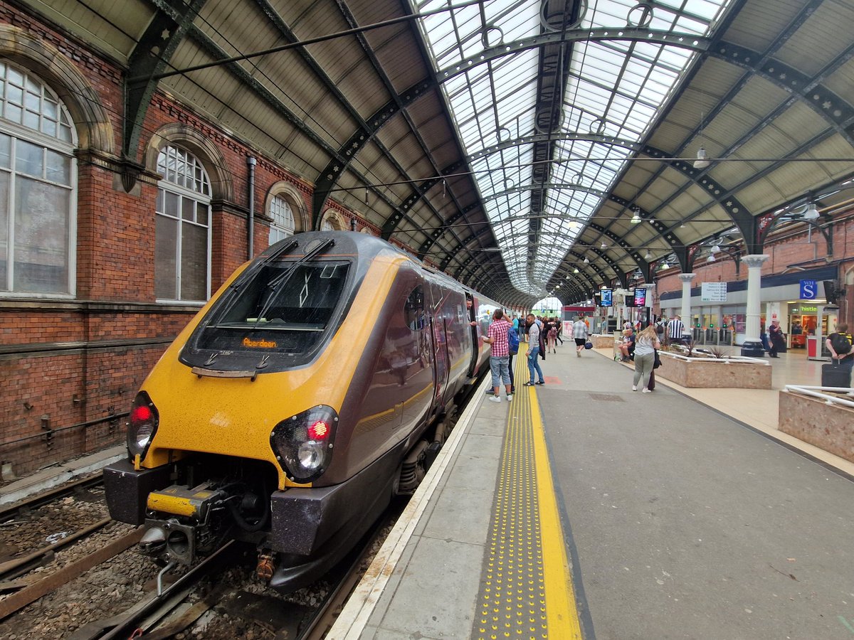 Ian4471's tweet photo. That's the UK's longest passenger service done... made even longer because of a divert via Toton... PNZ-ABD 1S43 796 miles, 14 hrs 14 mins.  Lovely @CrossCountryUK staff.  Really enjoyed it. https://t.co/GPntI9RAsz