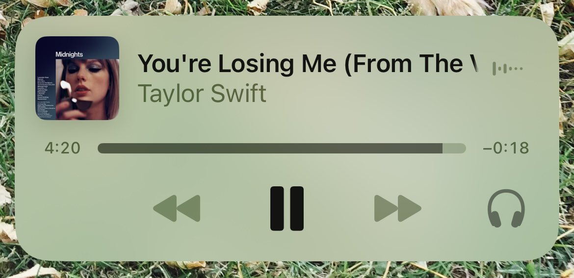 #TaylorSwift has me in shambles rn with the release of “You’re Losing Me” 😭😭
this is equally divine and torturous at the same time #fromthevault #Midnights