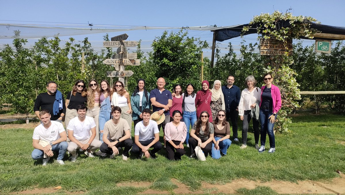 MonicaToldra's tweet photo. Molt agraïts a #MOOMA per la master class sobre el procés tecnològic de la sidra 🍏🍾 Visita 🔝 amb estudiants del Màster en Biotecnologia Alimentària #BioTecAl @UdGPolitecnica @EEL_EPS @univgirona #AprenEPS #FoodBiotechnology #FoodInnovation https://t.co/vzLcFv3RC1