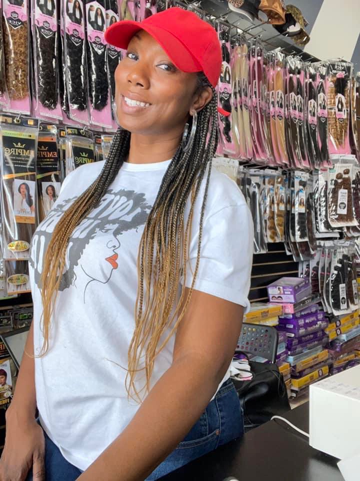 BpolishedS's tweet photo. Owner! 🙌🏾📸 #blackbeautysupply #blackbusiness #blackowned #DFW #dallas #beautysupply #hairstore https://t.co/a1Zl8J5IT9