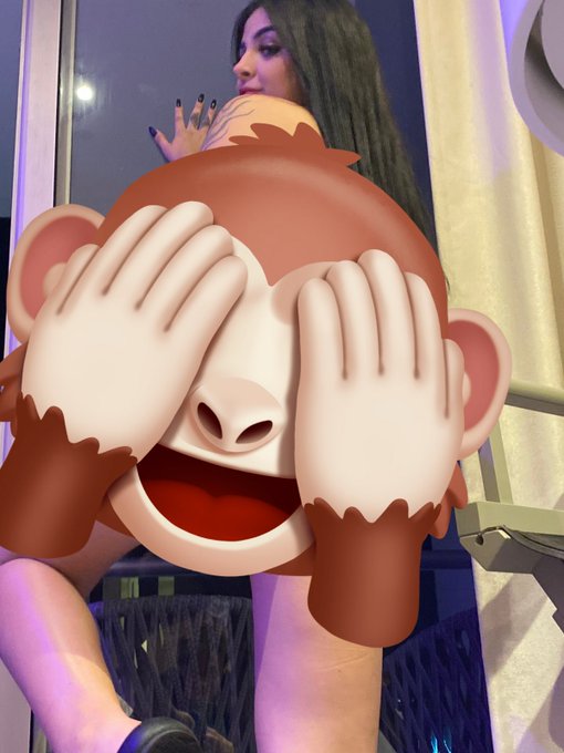 Te veo desde ac&aacute; arriba 😳  😈 https://t.co/9Wa5njImbX 😍 https://t.co/Y7kNyiPv0O