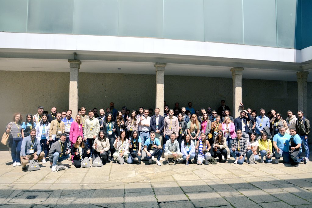 Hace una semana no teníamos datos, pero si mucha ilusión y ganas.
Una maravillosa foto de la gran familia Datolista en la #Datolada 💚💛