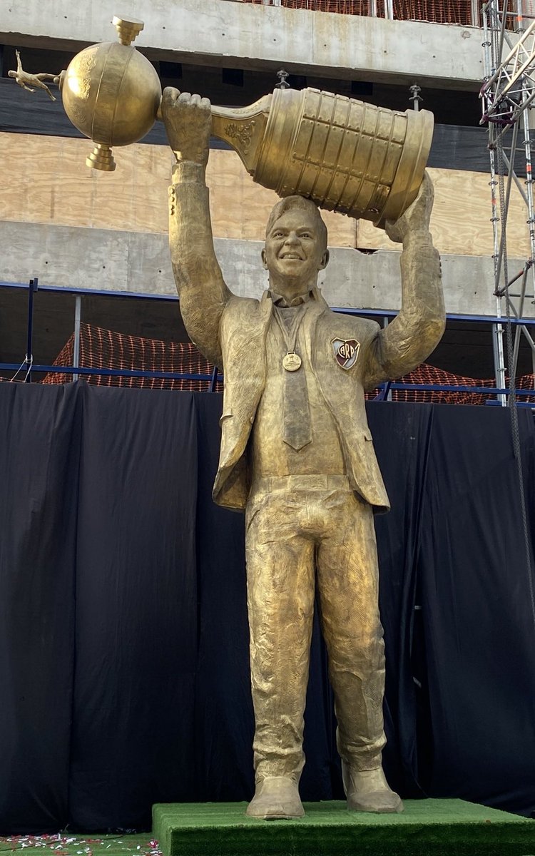 LaBaandaCARP's tweet image. Que les parece la Estatua del Muñe?