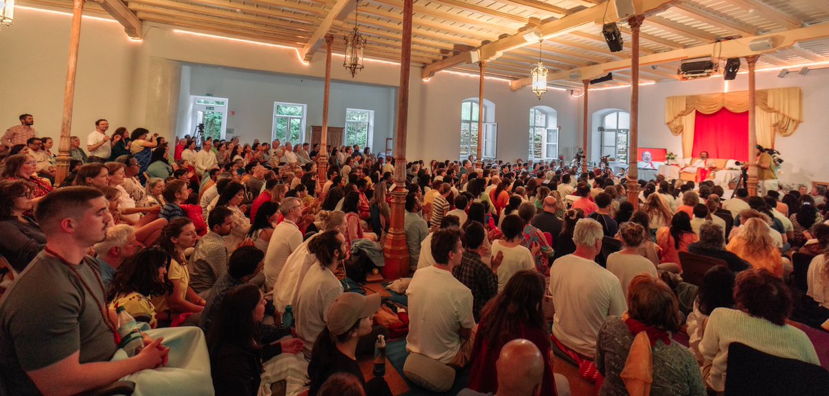 Invoke the valour in you to counter the negative cloud and support the positivity.

Satsang at our European centre in the Black Forest with people from over 60 countries.