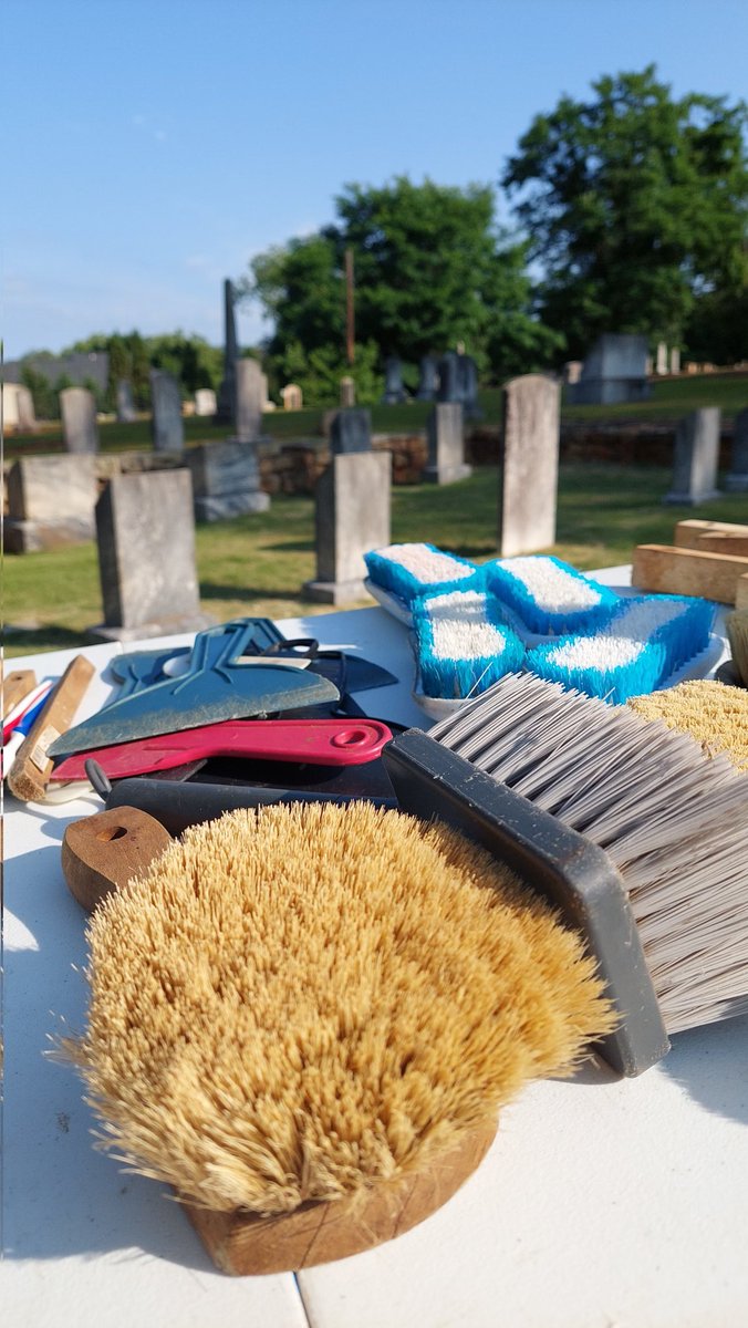 A beautiful day to have a cleaning workshop at the Marietta City Cemetery! 

#mariettaga #mariettacemetery #tombstonecleaning #mariettamuseum