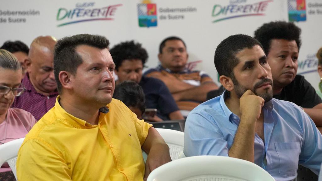 DNP_Colombia's tweet photo. El reto ahora es la implementación del Plan Nacional de Desarrollo y todo el Gobierno está trabajando en este proceso”: #JorgeGonzález, director del #DNP en la primera socialización de #LaRutaDelCambio. 

Más información 👉 https://t.co/xExDcl2kR8 https://t.co/kHqpEjzCR6